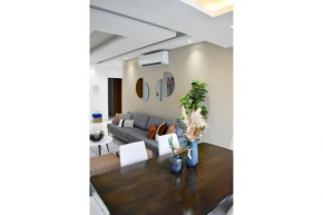 TRM5A Luxury 3 Beds Apt. Pool and Gym. Near CIPLA